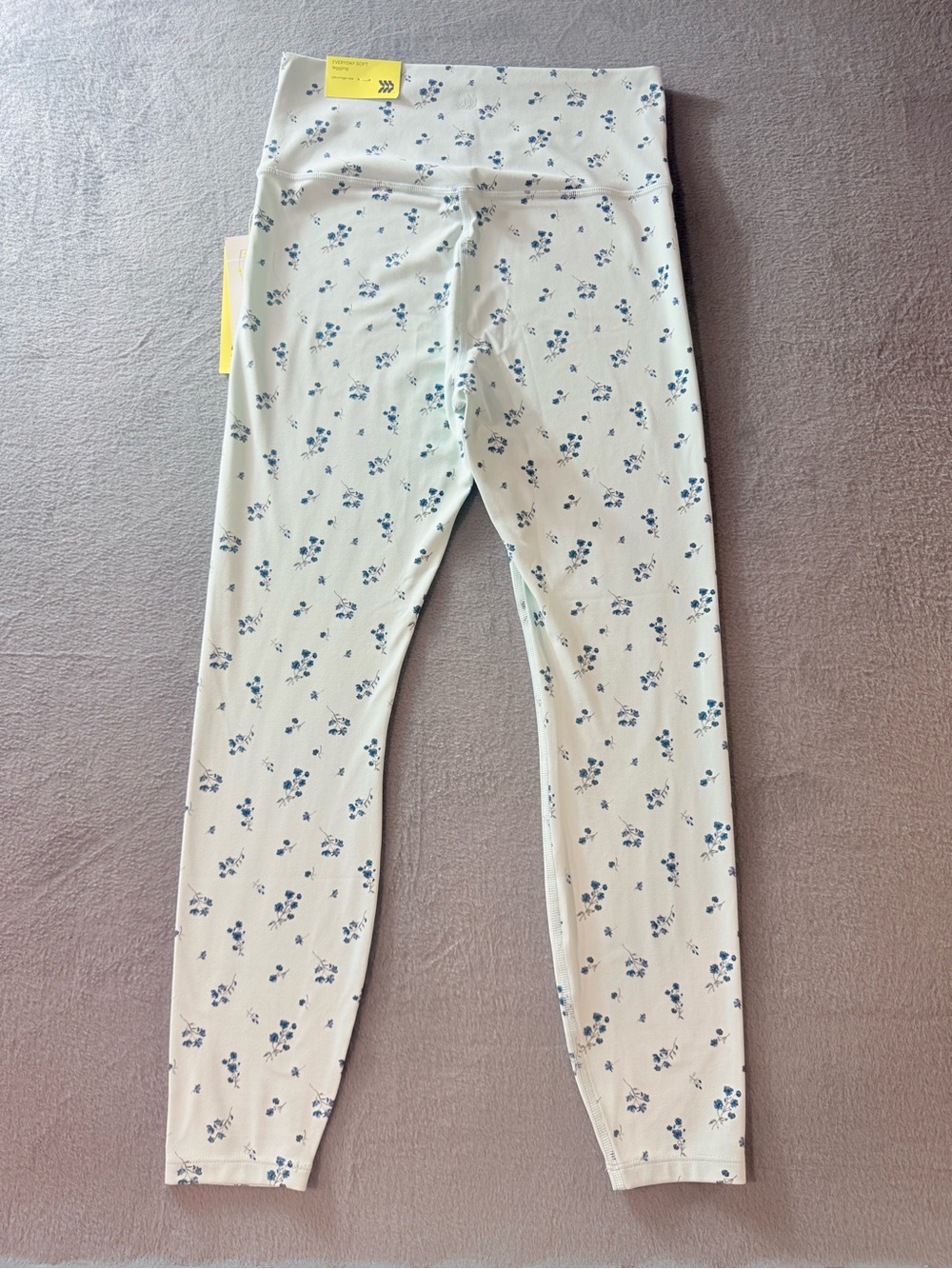 all in motion - Light Mint Floral Ultra High-Rise Everyday Soft Leggings - Picture 10 of 11
